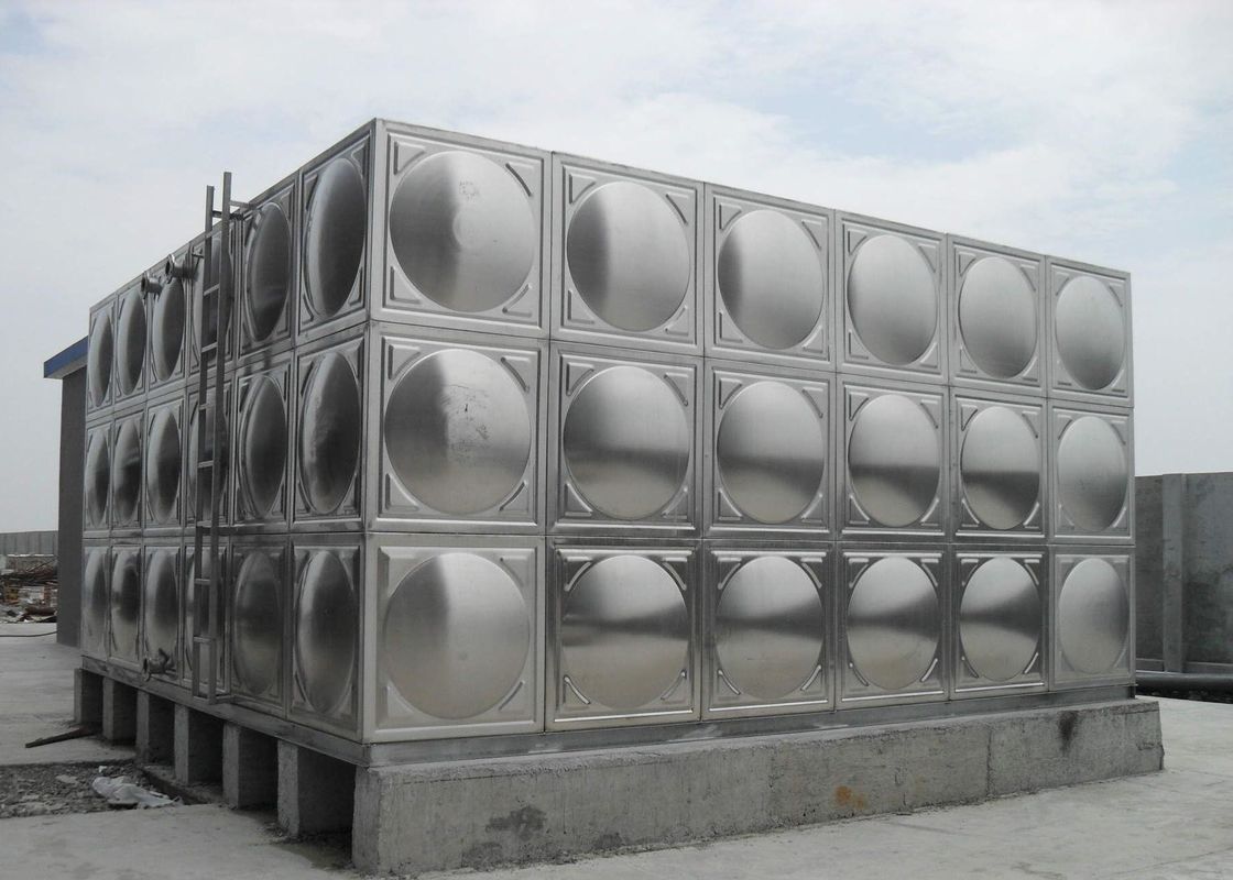 Gepolijste roestvrij staal geïsoleerde watertank zilveren kleur met een capaciteit van 100 ton